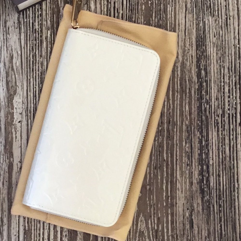 Louis Vuitton Monogram Cuir Verni zippy wallet